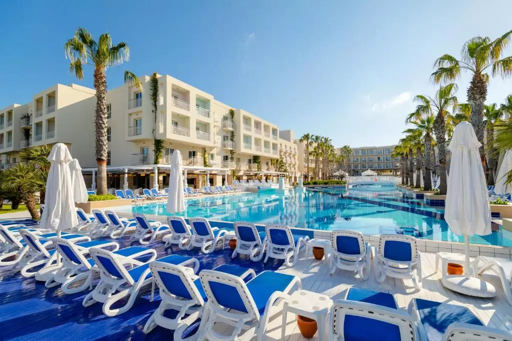 محوطه لابلانچ ریزورت